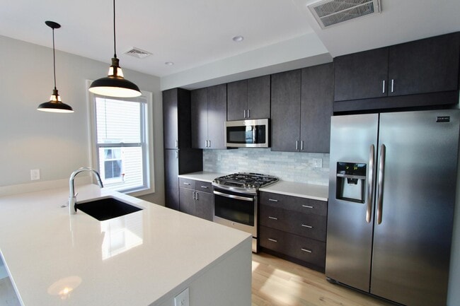 Building Photo - 24 Tower St Unit 2