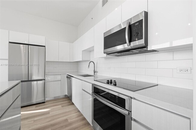 Photo - 101 Diplomat Pkwy Apartment Unit 911