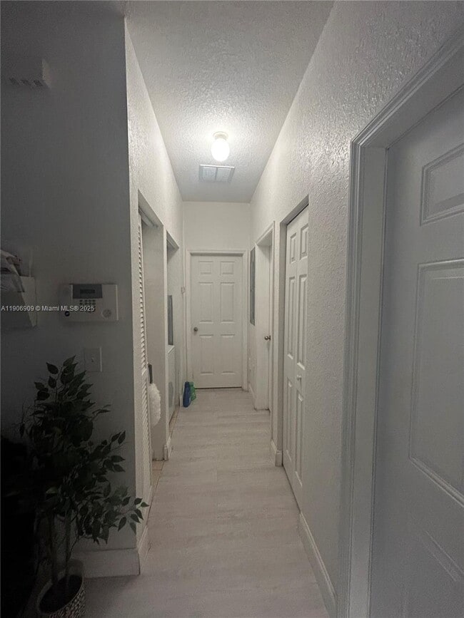 Photo - 2590 NE 3rd Dr Unidad 203