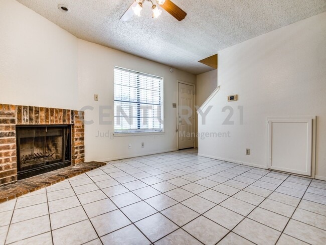 Photo - Great 2-Story 2/2.5 Condo Close to UNT For Rent!