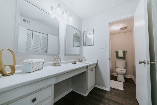 Kingswood Apartments