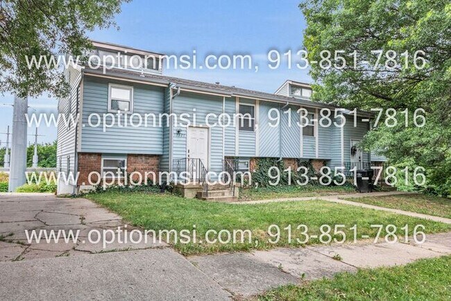 **Spacious 2-Bedroom Duplex in a Cul-de-Sac!**