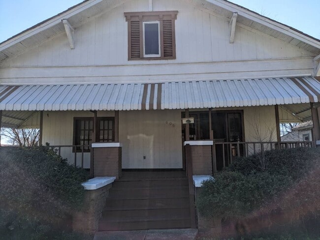 Photo - A wonderful large and convenient home for rent