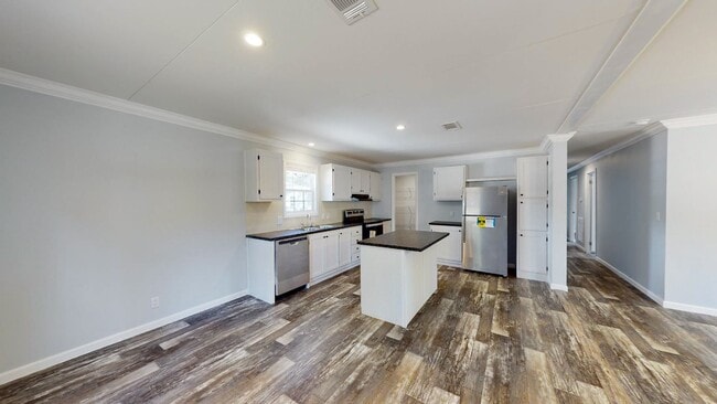 Photo - BEAUTIFUL 3/2 AVAILABLE NOW! $500 OFF FIRS...