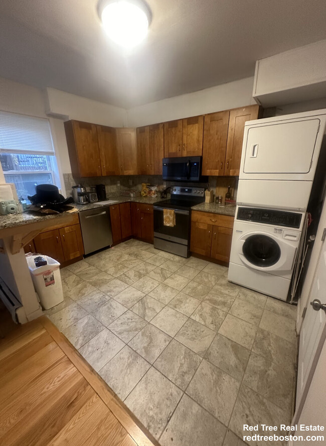 Building Photo - 5 Bickford Ave Rental