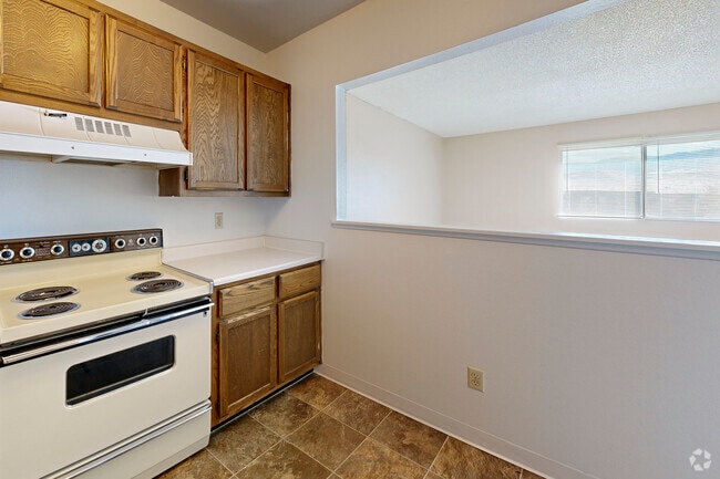 1BR, 1BA - 670SF - Kitchen
