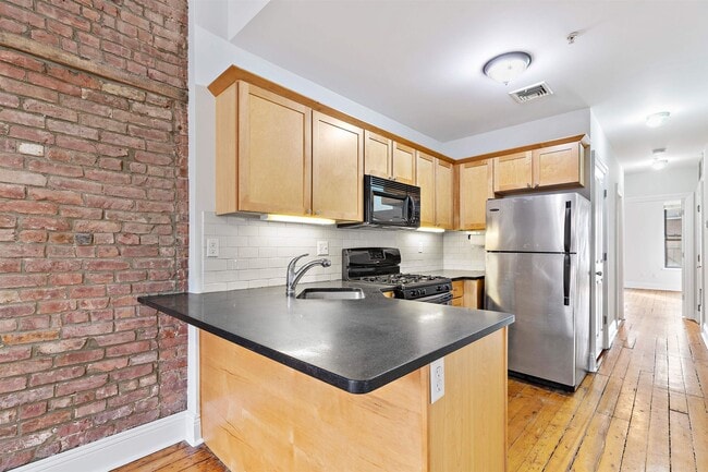 Building Photo - 231 3rd St Unit E