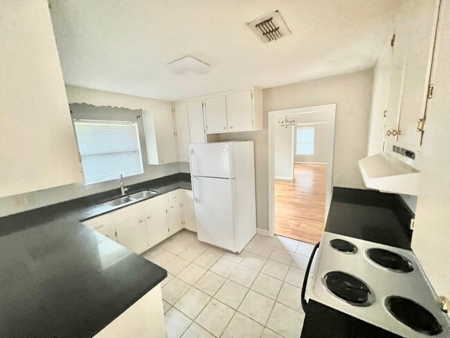 Photo - 3158 Corrib Dr