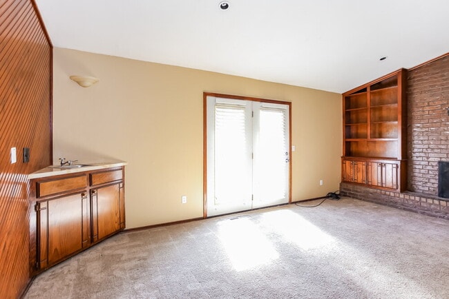 Photo - 808 Waterview Rd