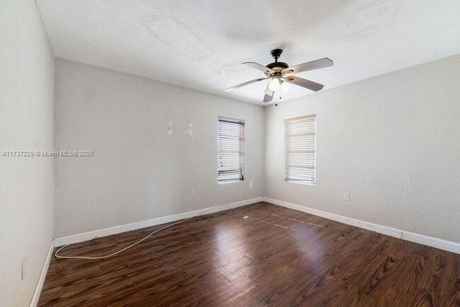 Building Photo - 3660 NW 20th Ave Unit 2-2 Rental