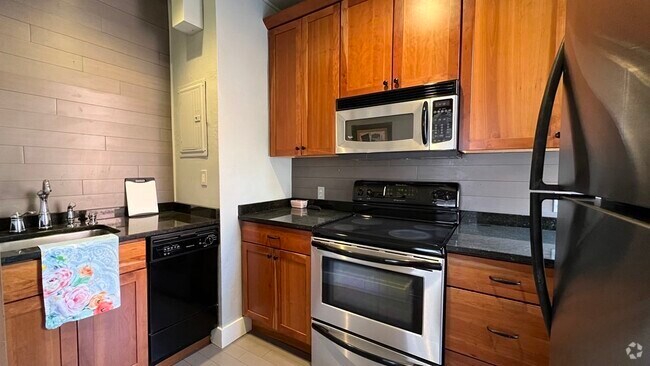Building Photo - 351 Beacon St Unit 6 Rental