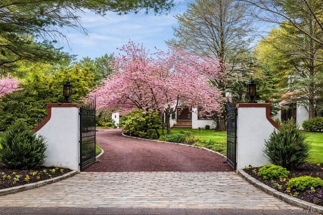 8 Plaka Ct