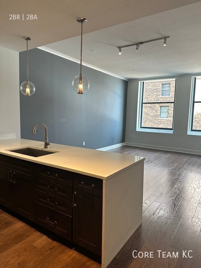 Building Photo - 106 W 14th St Unit 803T Rental