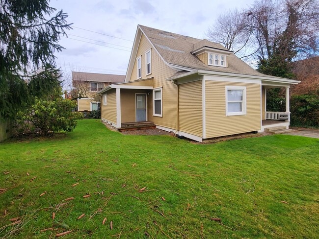 Building Photo - 1215 High St Unit 1215 High Street