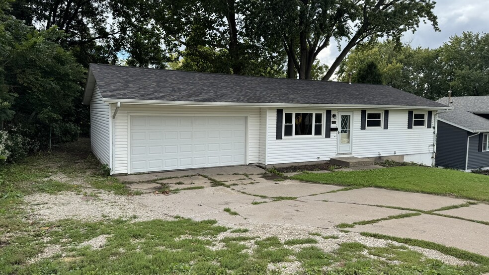 1331 Spruce Hills Dr