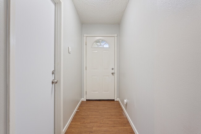 Photo - 407 Crescent St