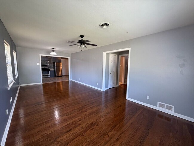 Photo - 2104 Hillburn Dr