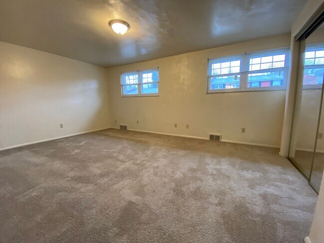 Photo - Perfect Two Bedroom Townhome in Plum! Ampl...
