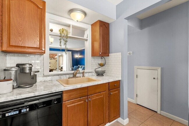 Photo - 1107 Windsor Dr N