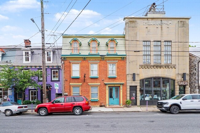 Building Photo - 36 W Pomfret St Unit 2