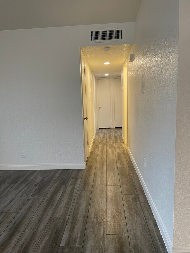 Photo - 904 Carpenter Dr