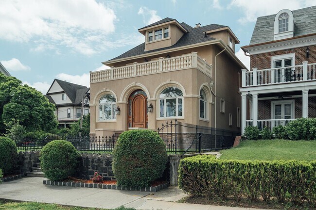 Photo - 821-823 JFK Blvd E