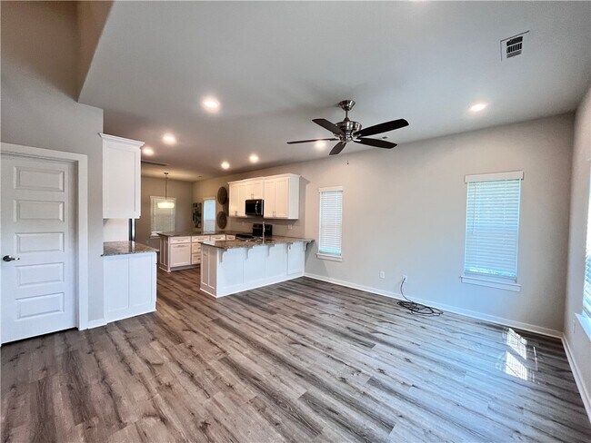 Photo - 1452 Sligo St