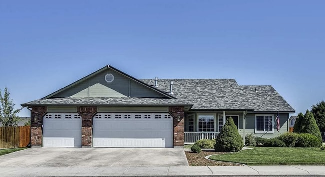 Building Photo - 2000 E Doberman Dr