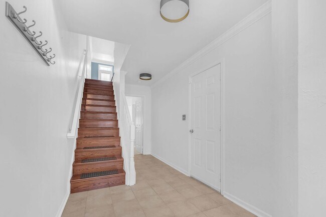 Photo - Dream Townhome in Kingstowne – Updated Elegance with Flexible Living Space