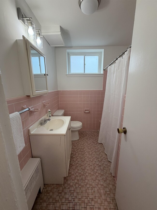 70 W 32nd St