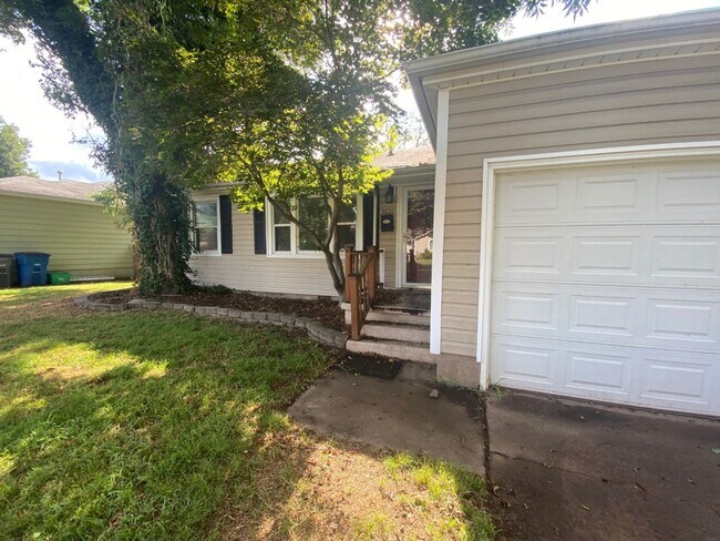 Photo - Close to Brookside & Riverparks!!