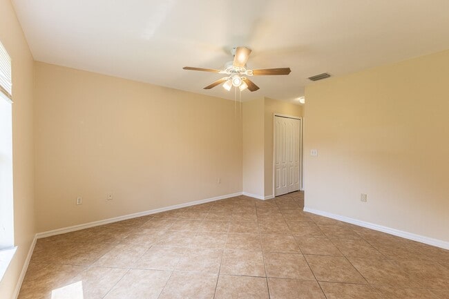 Photo - 3/2 Single Family home freshly painted interior and exterior