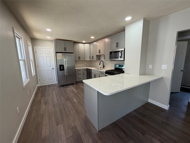 Photo - 121 W 24th St