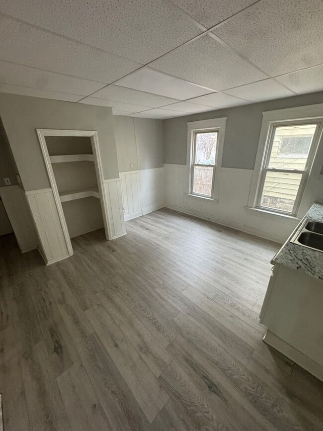 Photo - 692 E 128th St Unidad Down