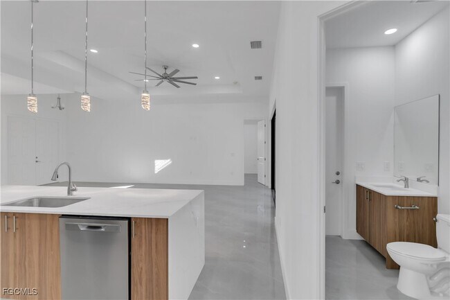 Photo - 2609 41st St W