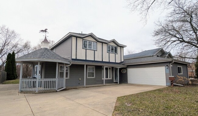 Building Photo - 709 W Kenilworth Ave