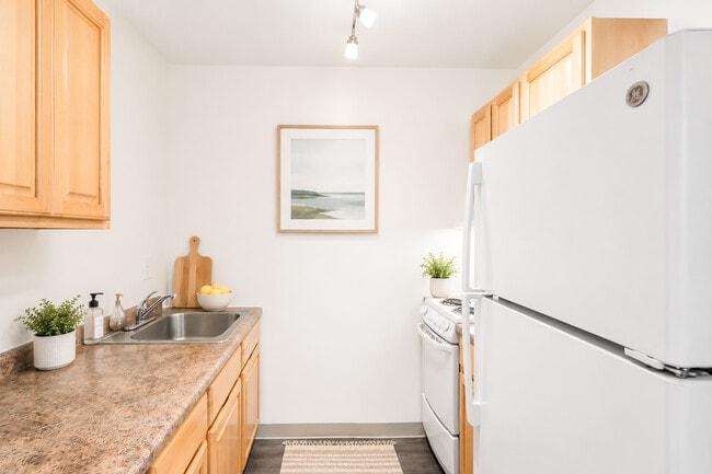 Photo - Cedars of Lebanon Apartments