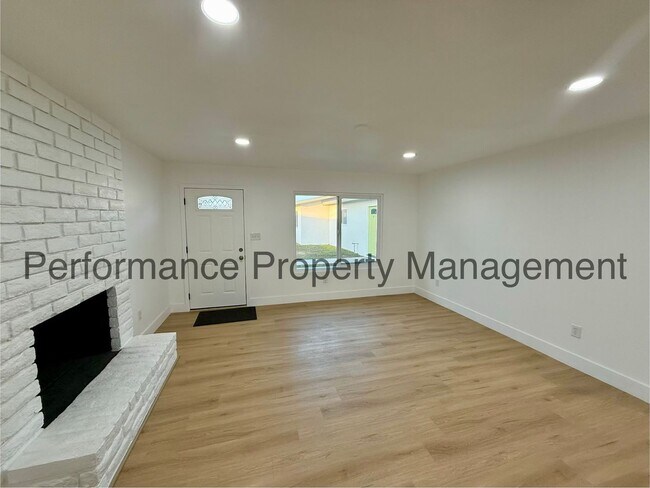 Photo - 3401 Squire Ln Unidad C