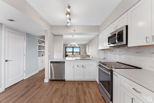 Building Photo - 2202 S Cypress Bend Dr Unit 707 Rental