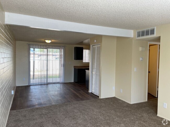 Building Photo - Charming 3Bdm 2Ba Single Story Townhome