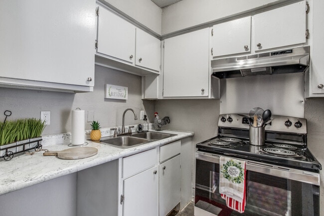 Courtyards at Gateway - Courtyards at Gateway Apartments
