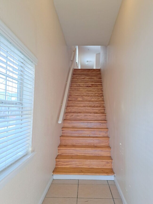 Photo - 2300-02 Gravier Unit 2300