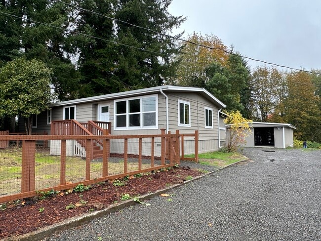 Photo - 3113 Harold Dr SE