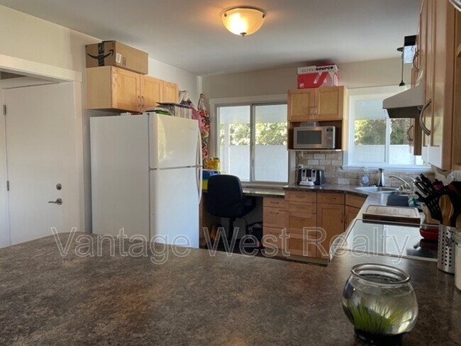 Photo - 1291 Kelglen Crescent