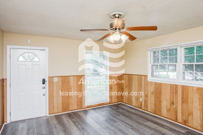Photo - 517 Riverside Ln