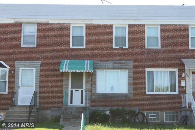 front of house quiet street - 3907 Dudley Ave House