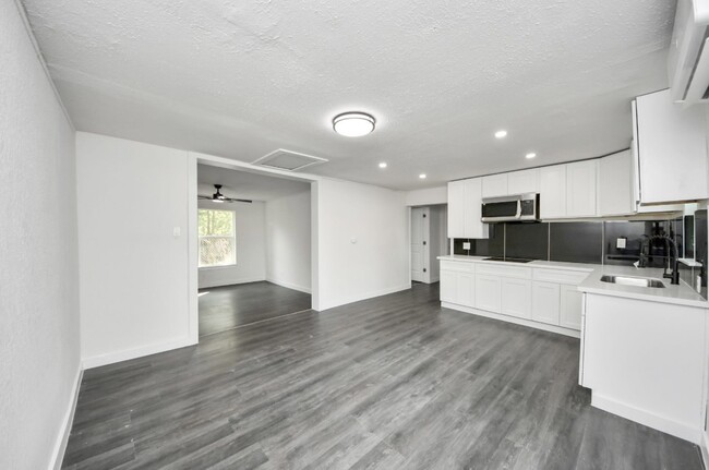 Photo - 7640 Broadview Dr