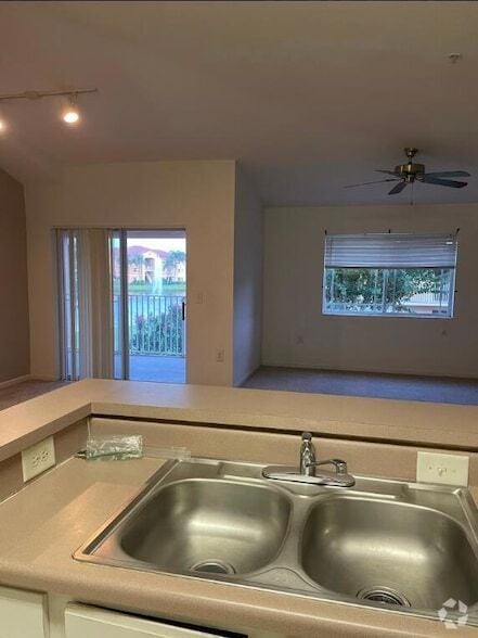 Building Photo - 131 SW Palm Dr Unit 208 Rental