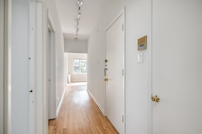 Photo - 2453 Clark N St Unidad 3