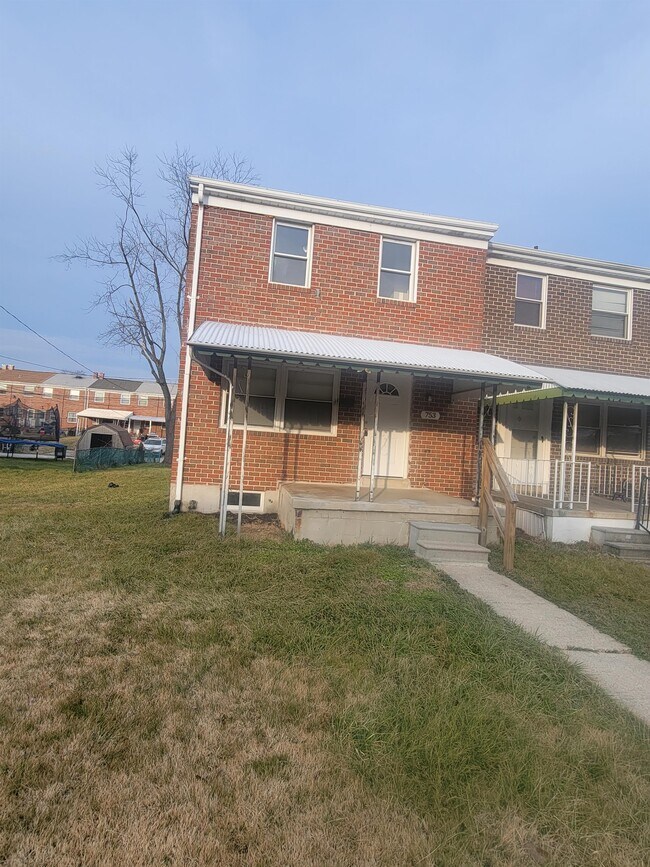 Photo - 753 Lannerton Rd House